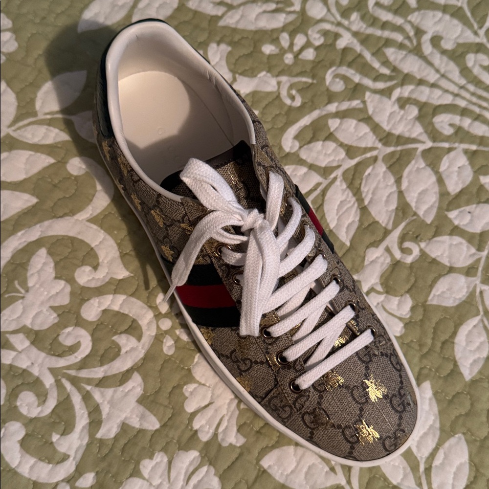 Gucci Beige Sneakers with Red and Green Accents - Picture 2 of 6